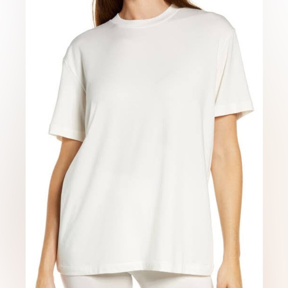 SKIMS by Kim Kardashian White Boyfriend T-shirt